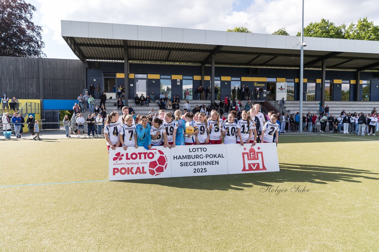 Bild 180 - wBJ Lotto Pokal Finale  Eimsbuetteler TV - Hamburger SV : Ergebnis: 0:3